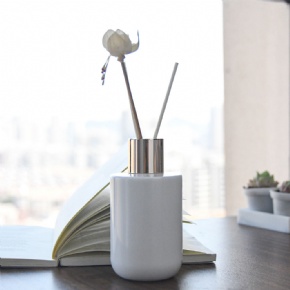 180 ml Simple Round White Porcelain Aroma Reed Diffuser Aromatherapy Bottle Unique Luxury Decorative Reed Diffuser Bottle