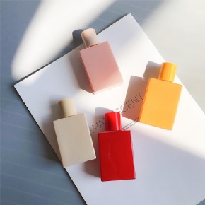 Wholesale 30ml Matte Portable Colorful Screw Cap Mouth Freshener High End Sample Replacement Bottle Press Glass Spray Container